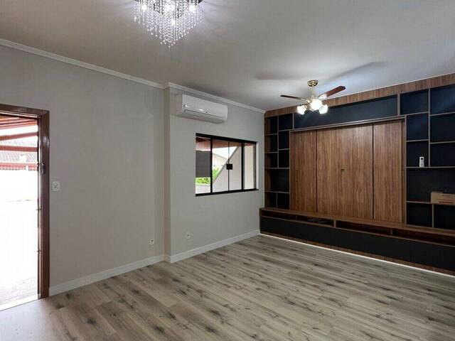 #39 - Casa para Venda em Taubaté - SP
