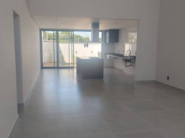 #198 - Casa em condomínio para Venda em Tremembé - SP
