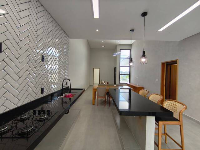 #227 - Casa para Venda em Taubaté - SP