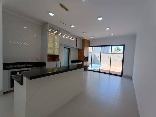 #252 - Casa em condomínio para Venda em Taubaté - SP