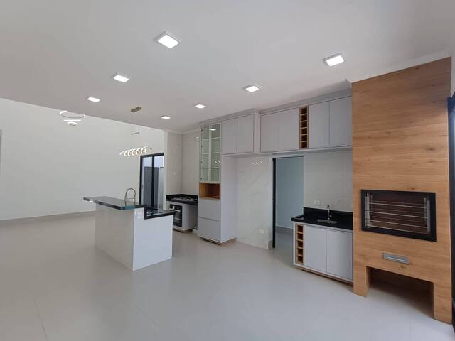 #252 - Casa em condomínio para Venda em Taubaté - SP