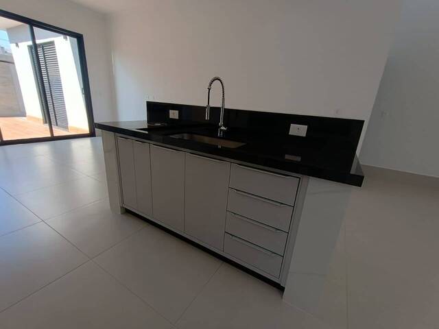 #252 - Casa em condomínio para Venda em Taubaté - SP